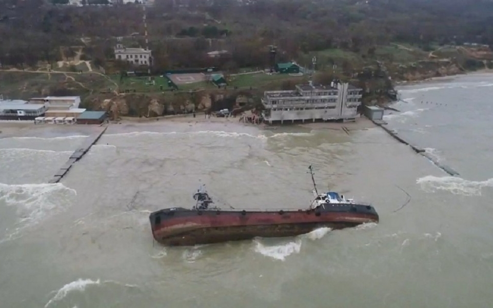 Море Одеси стало отруйне через потонулий танкер 