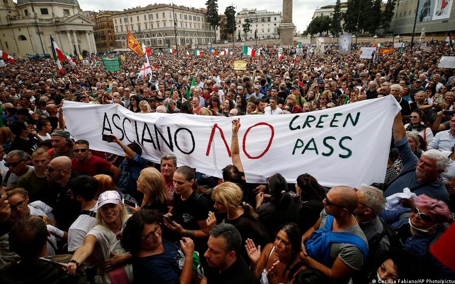 Італійці протестують проти ковід-сертифікатів