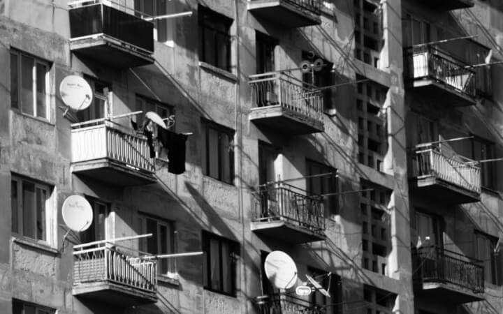 Скандал в центрі Нікополя: чи обурені мешканці великим балконом?