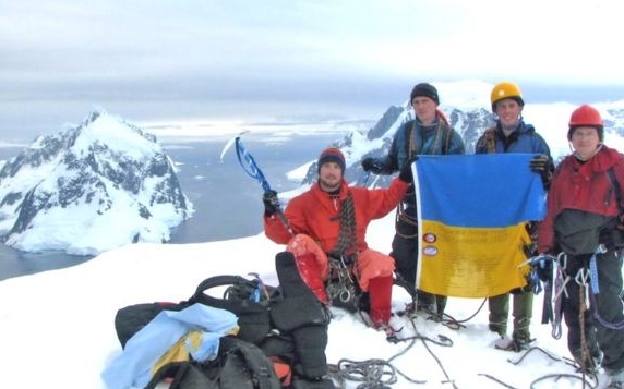 Українська експедиція зійшла на найвищу точку в Антарктиді (фото)