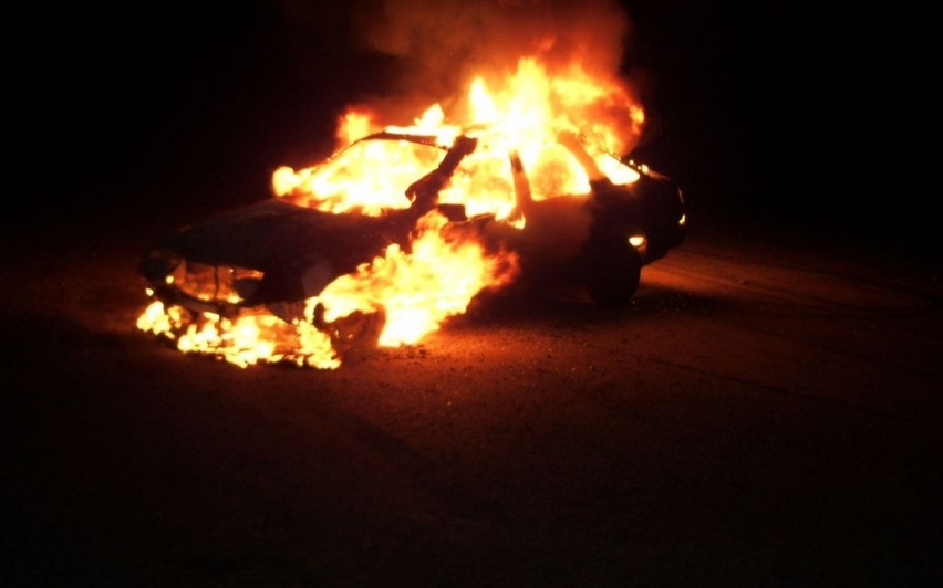 В Нікополі горіла легкова автівка - є постраждалі
