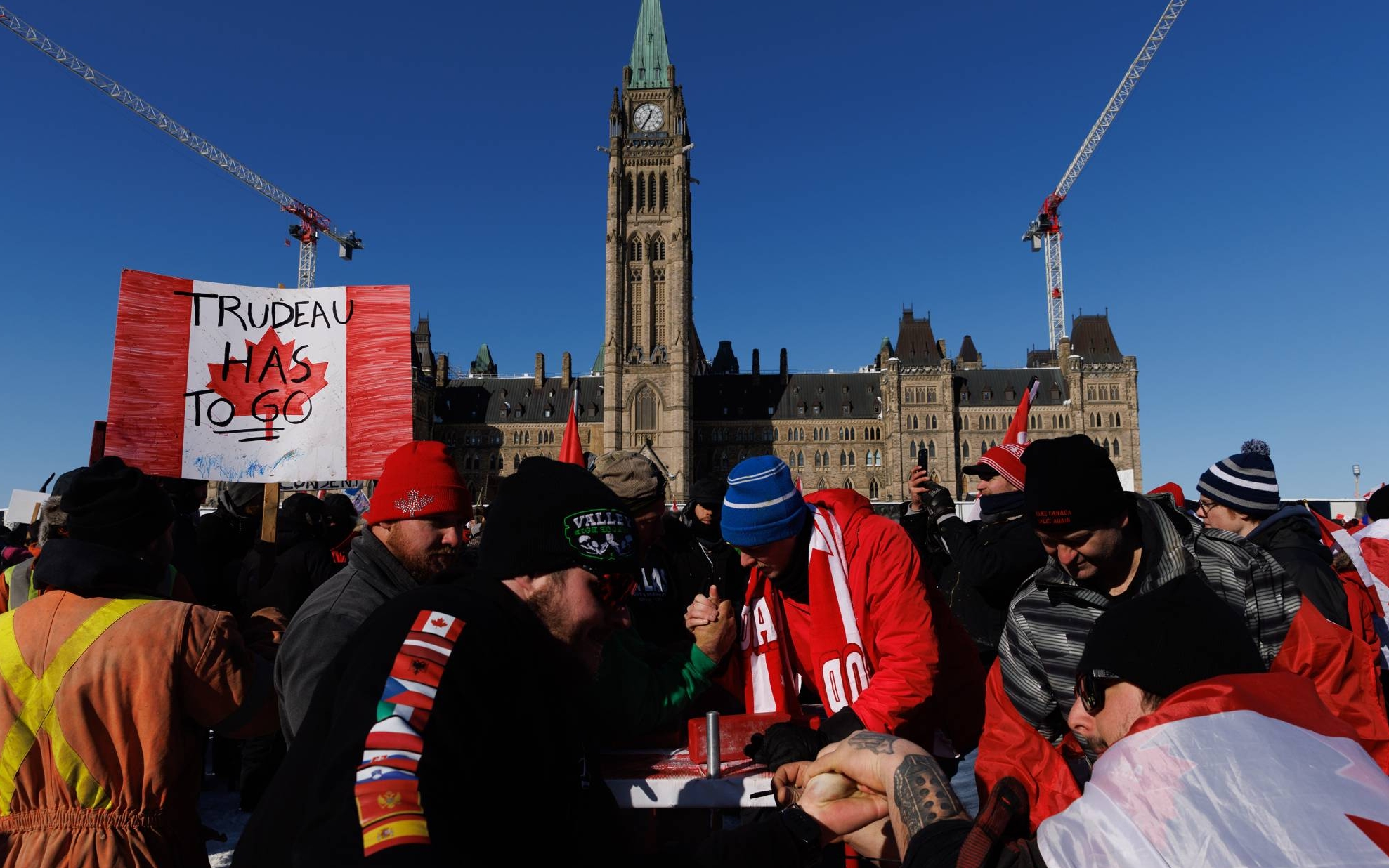 Повстання машин: 50000 фур оточили парламент Канади, що далі?
