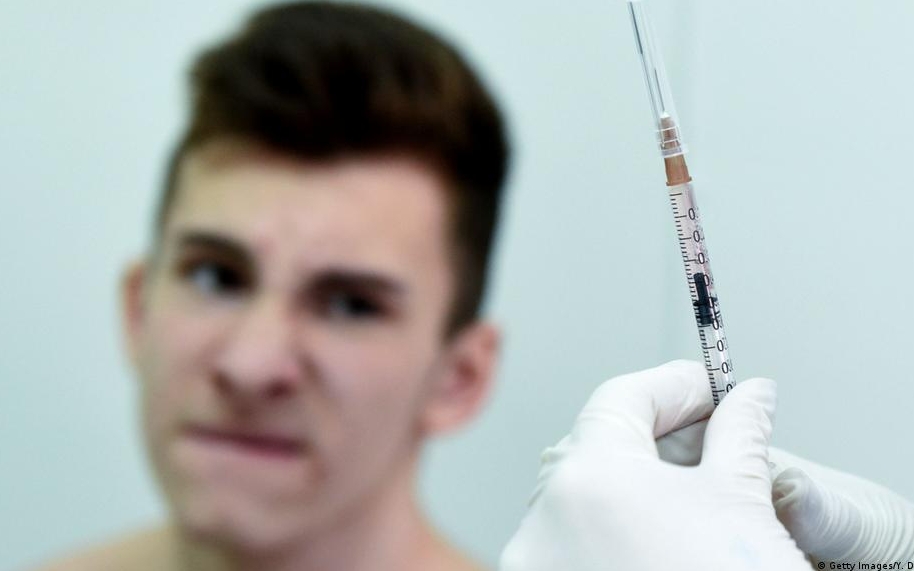 Чехія заборонила примус будь-кого до вакцинації