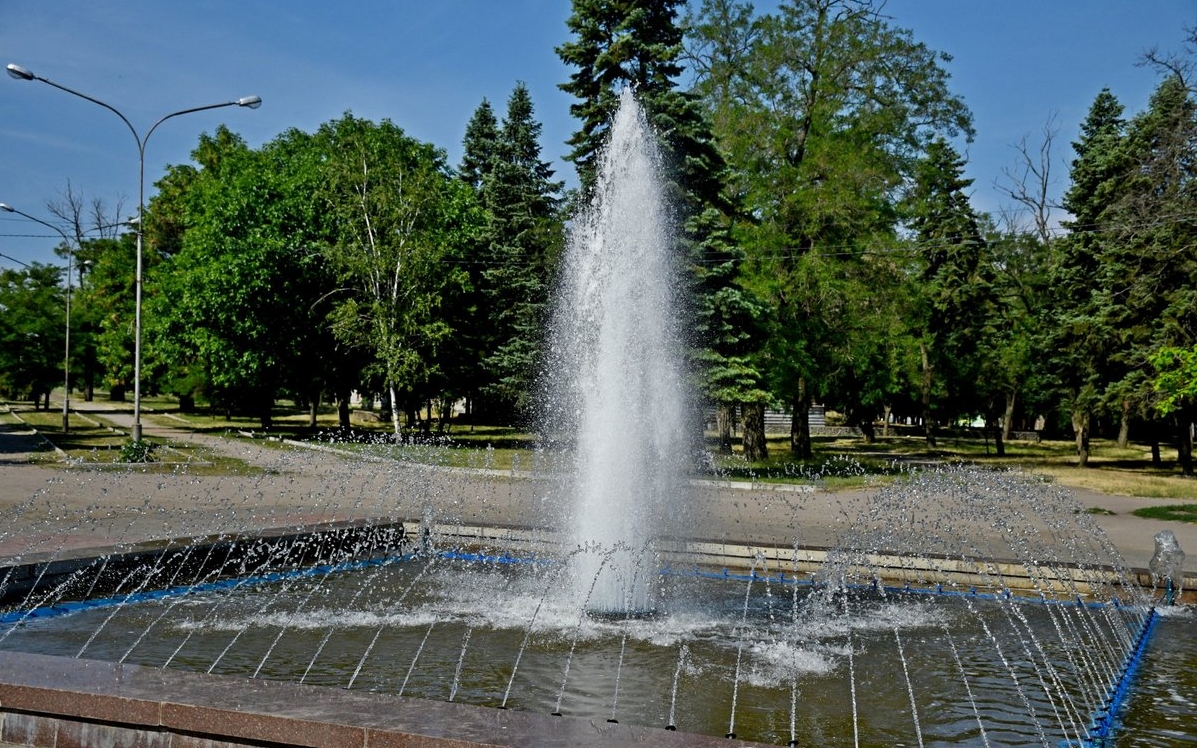 У Нікополі відновлюють роботу міські фонтани