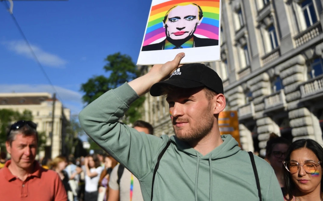 Як ЛГБТ-ком'юніті у росії продовжують позбавляти прав?