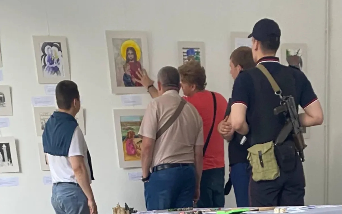 Поліція зірвала виставку робіт політв'язнів за ЛГБТ-пропаганду 