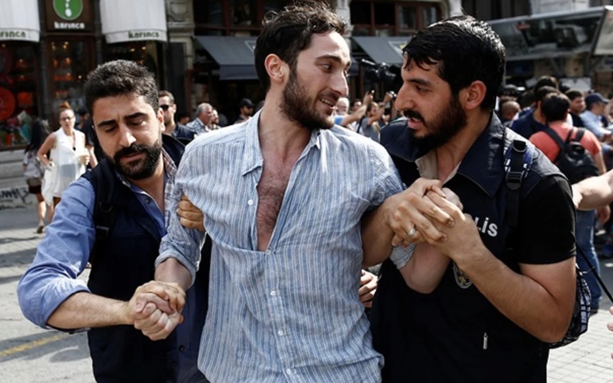 Поліція у Стамбулі знову розігнала марш ЛГБТ