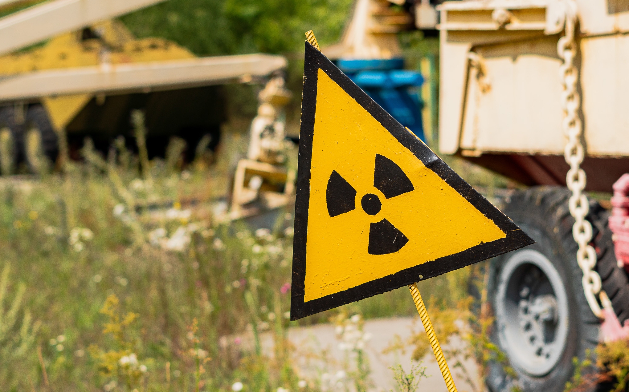 Як вижити під час радіаційної загрози? Поради