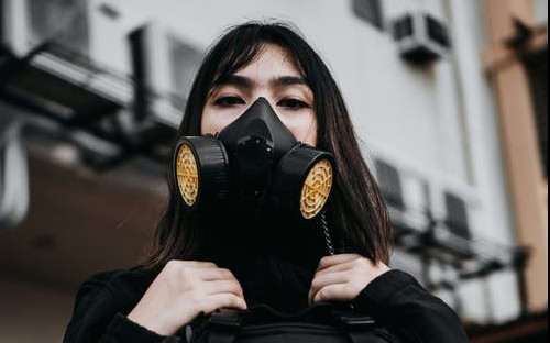 Варто вдягнути маску: чадний газ у мглі