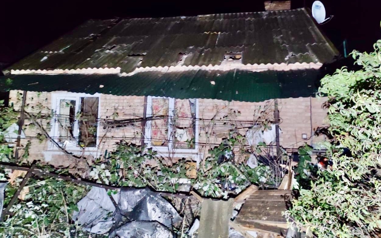 Держава-терорист обстріляла вночі 30 будинків у Нікополі