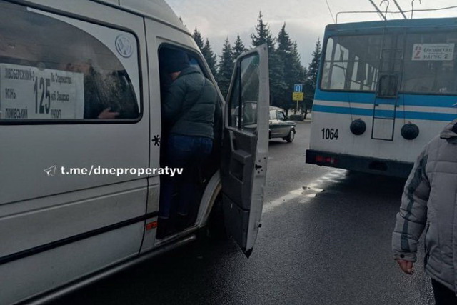 У Дніпрі на Парусі через нестачу світла зупинилися тролейбуси