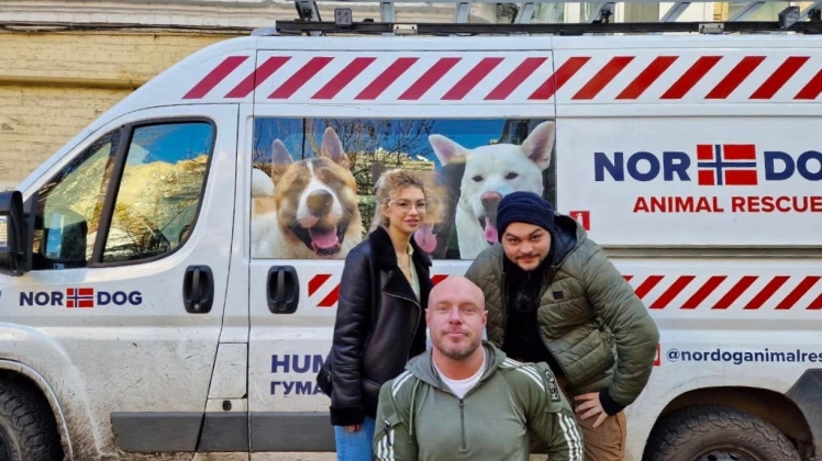 Норвезькі волонтери з NOR DOG допомогли песикам з Нікополя