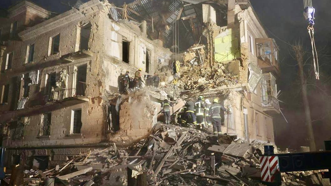 Російські терористи вбили та скалічили мешканців житлового будинку у Кривому Розі