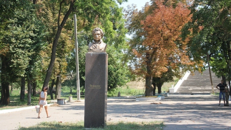 У Нікополі зник памятник Пушкіну