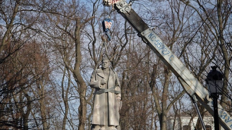 У Києві знесли пам'ятник Ватутіну