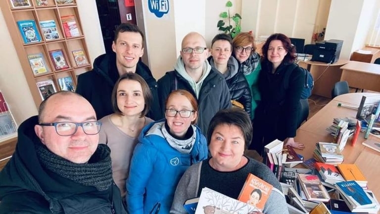 Волонтери українського ПЕН привезли книги у бібліотеки Нікополя