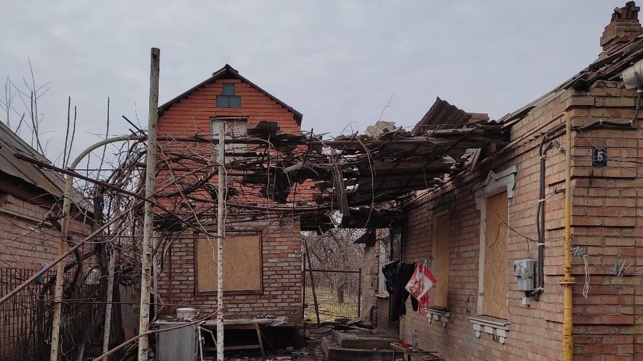 Обстріл Нікополя: зруйновані будинки та господарські споруди