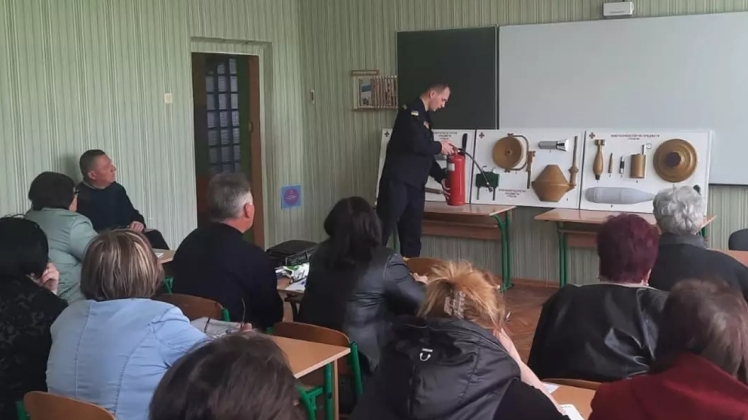 Рятувальники з Новомосковська провели лекцію для педагогів