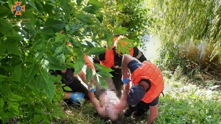 Криворізькі рятувальники дістали тіло потопельника
