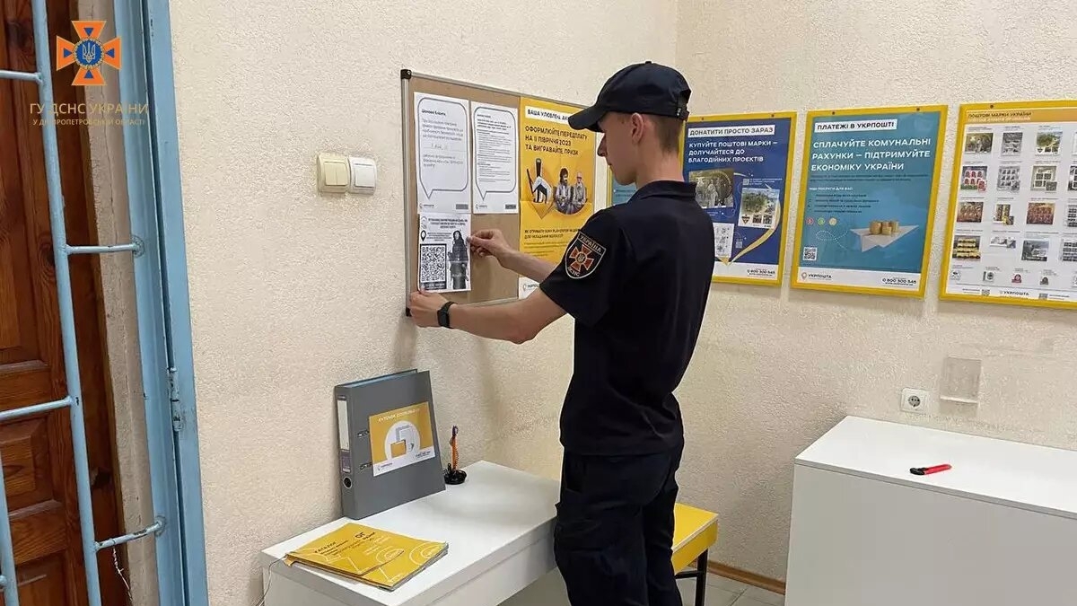Співробітники ДСНС розмістили QR-коди з корисними посиланнями у Кам'янському районі