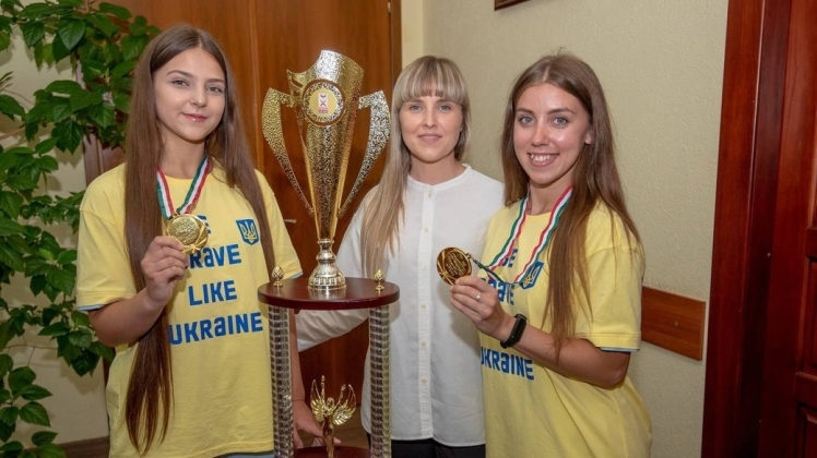 Чирлідерки з Дніпровщини отримали золото у Вероні