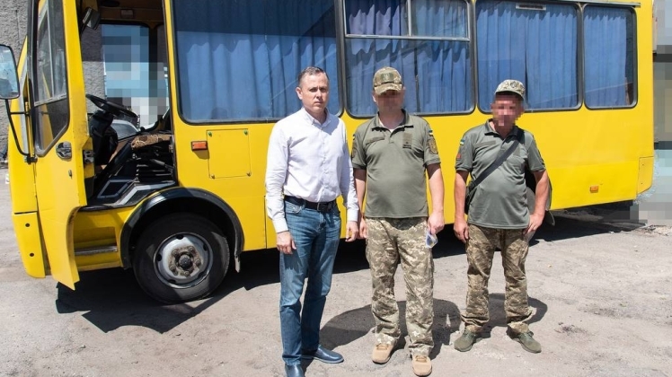 Нікополь передав автобус для військових