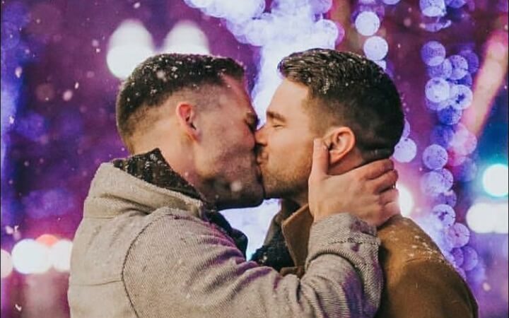 Геї виходять з шаф, а лесбійки ходять вулицями за руки. Чи становлять ЛГБТ загрозу для країни? 