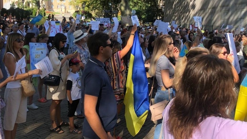 В Одесі люди вийшли на мітинг до міської ради