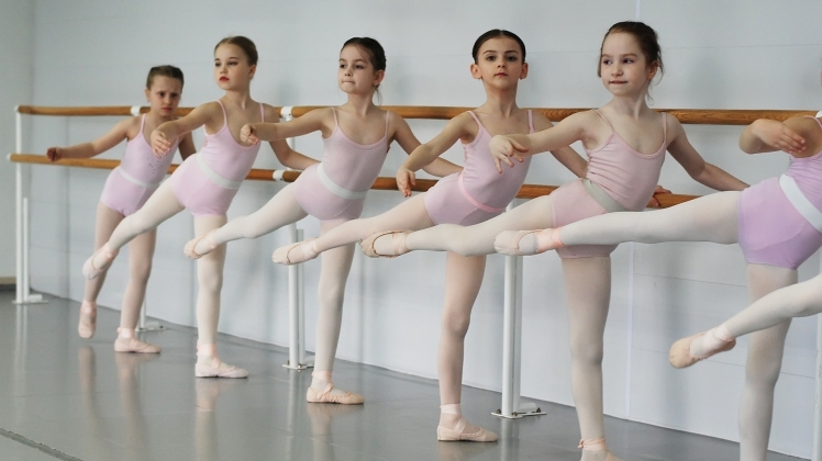 Випускниці шкіл балету у Британії подали в суд