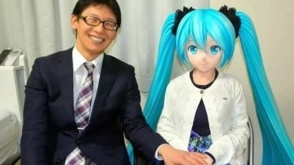 Японський держслужбовець одружився з лялькою Міку Хацуне