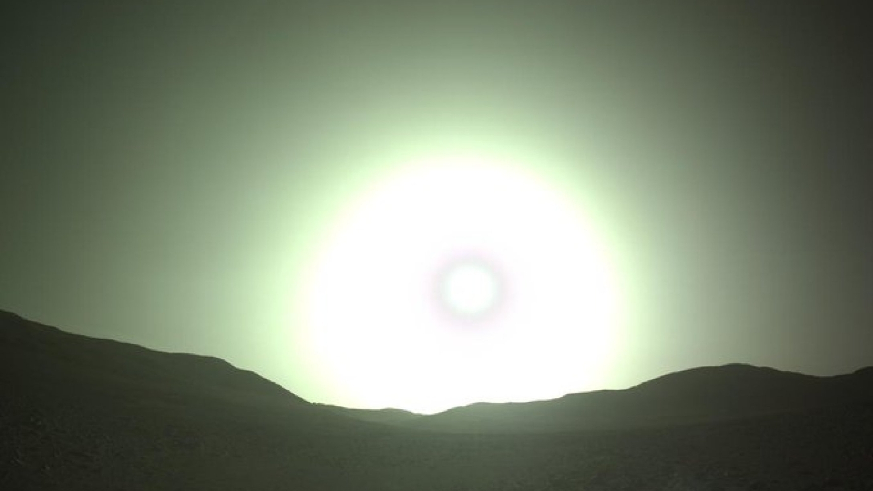 Сонце на Марсі: незвичайнийблакитний захід, якогонемає на Землі
