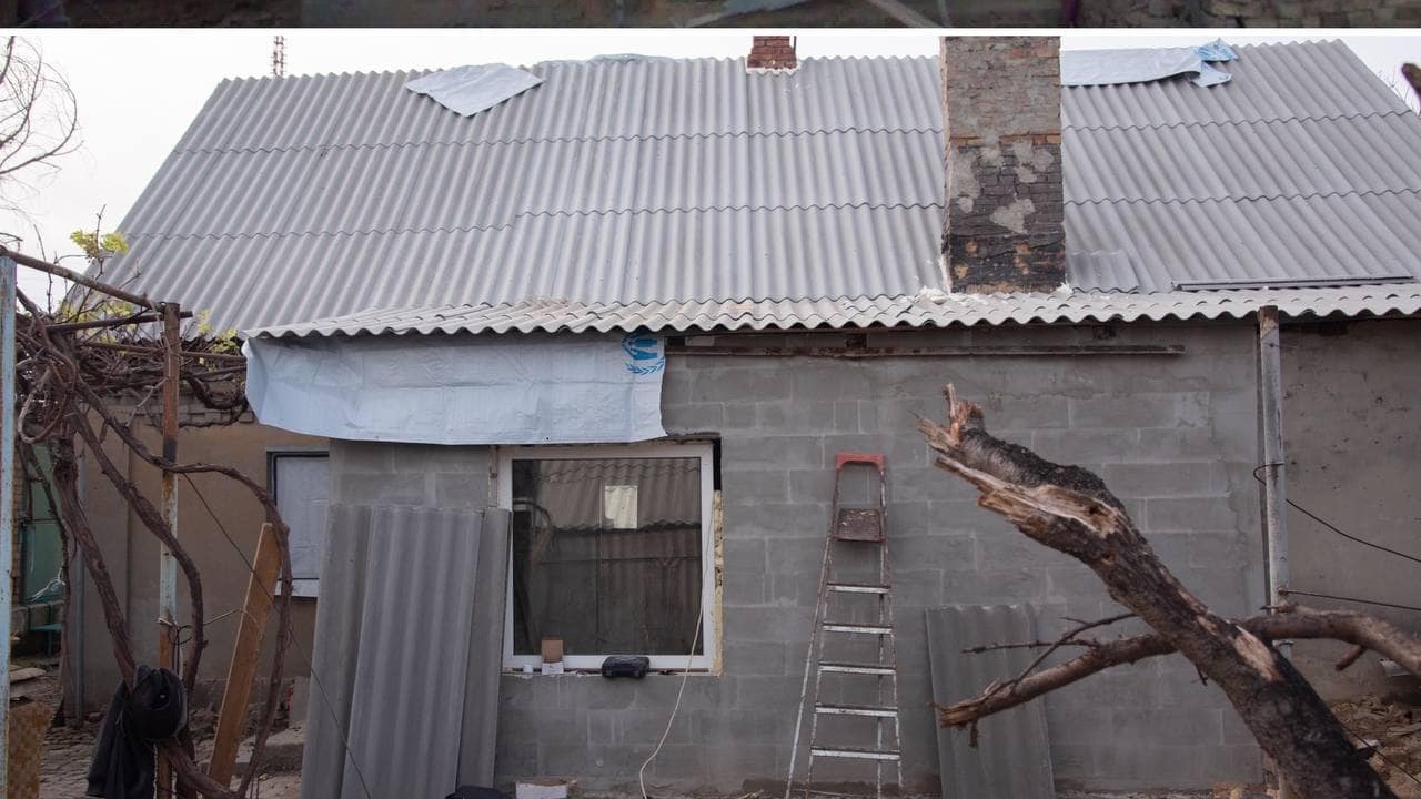 У Нікополі відновлюють будинки, які були пошкоджені обстрілами