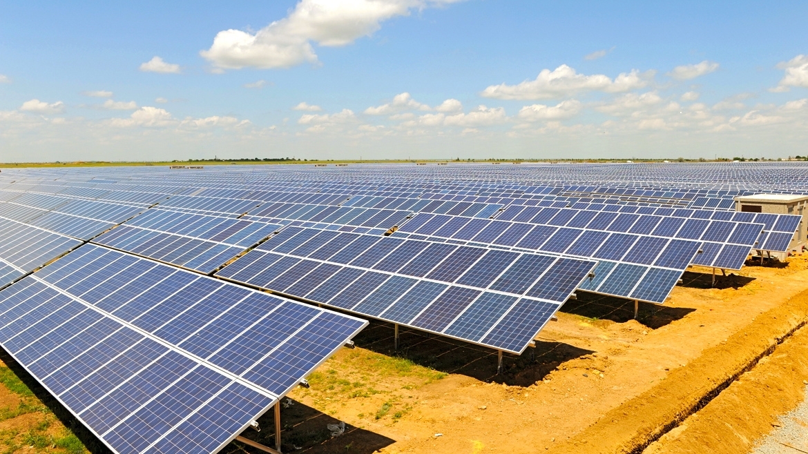 Сонячні батареї та екологія: як ми можемо врятувати планету