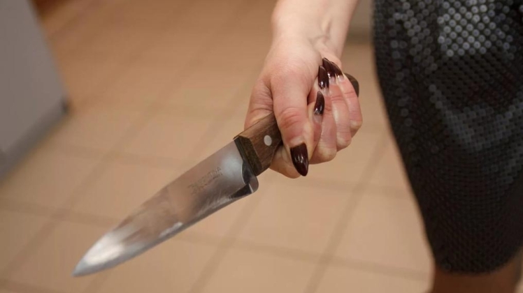 У Кривому Розі жінка вдарила ножем у спину 53-річного чоловіка