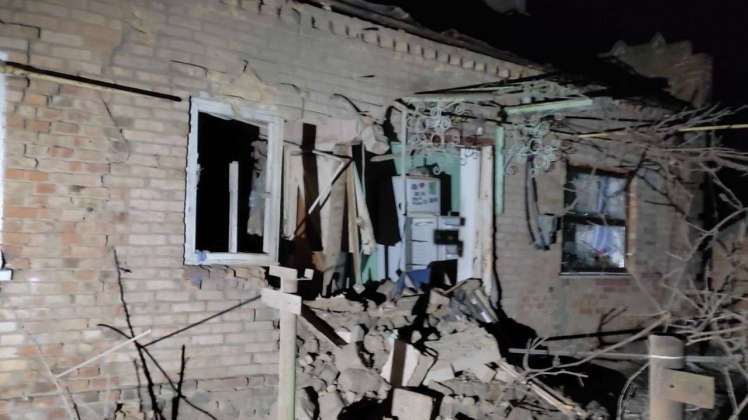 Обстріл Нікополя в Новорічну ніч: пошкоджено житлові будинки