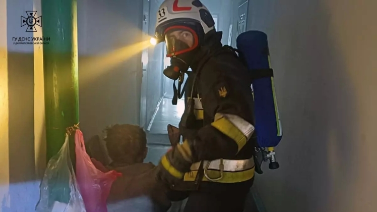 У Марганці з палаючої квартири врятовано чоловіка
