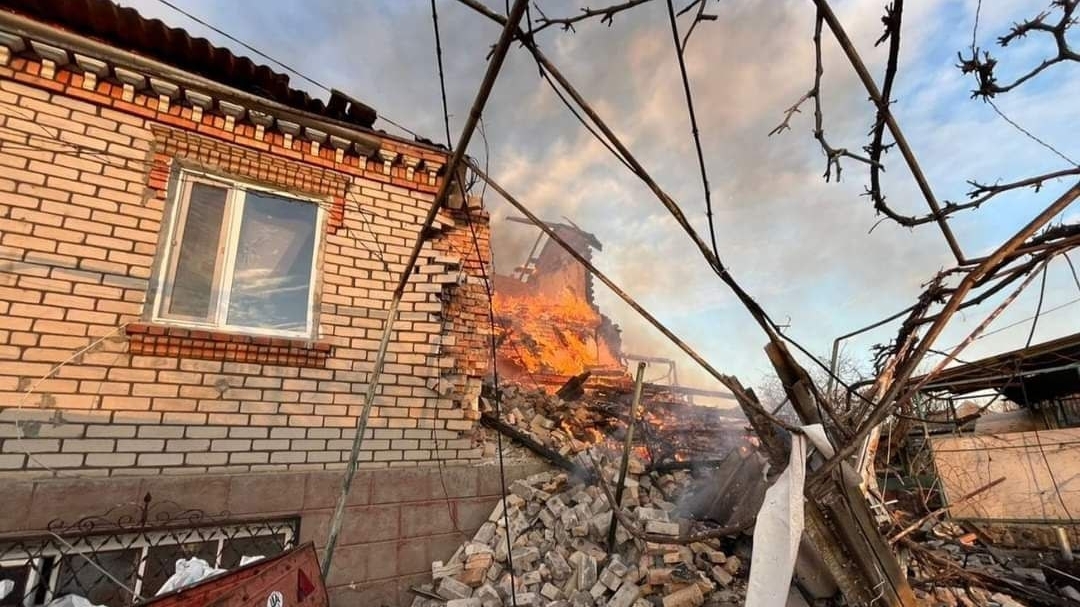 Пожежі та понівечені будинки: наслідки ворожих обстрілів Нікопольщини