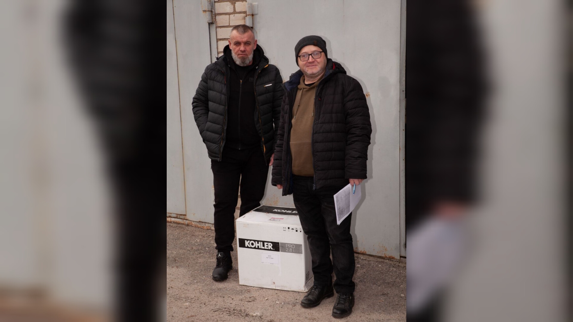 Нікопольська громада передала захисникам генератор