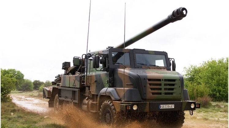 Франція передасть Україні десятки артилерійських систем «Цезар»