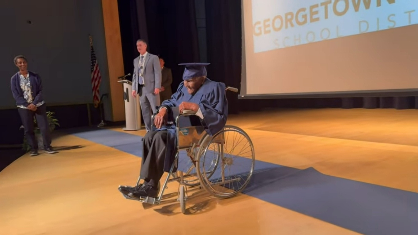 Найстарший випускник школи: американець отримав атестат у 106 років