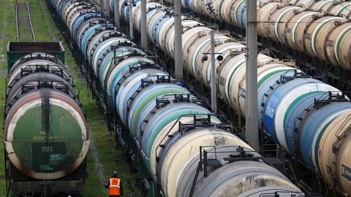 В росії закінчився бензин: росія зупинить експорт бензину на півроку