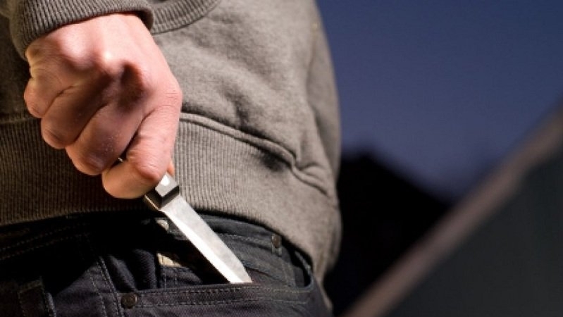 У Кривому Розі суперечка переросла у бійку: 43-річного чоловіка порізали ножем