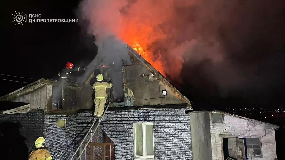 Пожежа в Дніпрі: рятувальники ліквідували займання житлового будинку