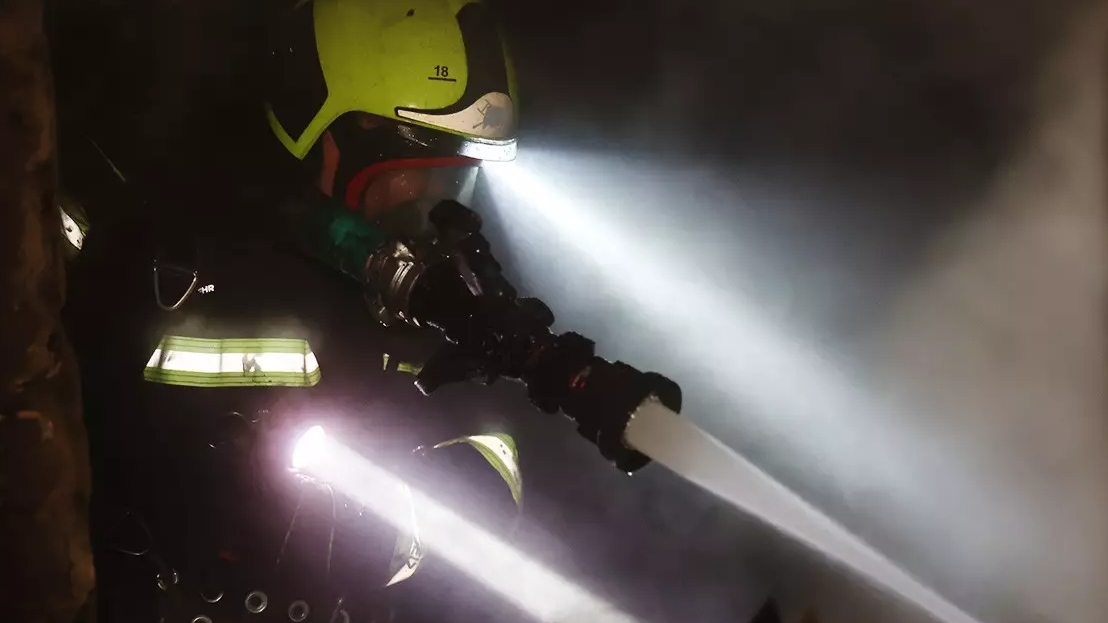 Вночі у Дніпрі рятувальники ліквідували пожежу на підприємстві