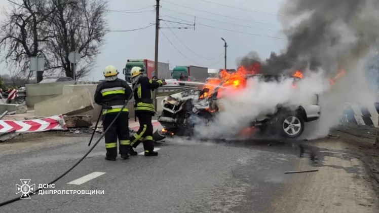 У Камянському районі внаслідок ДТП загорівся автомобіль