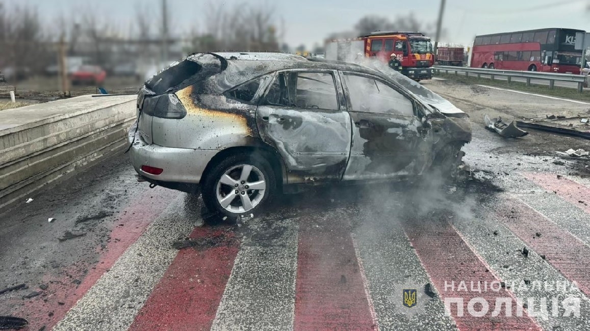 ДТП на блокпосту: водій Lexus травмував поліцейського
