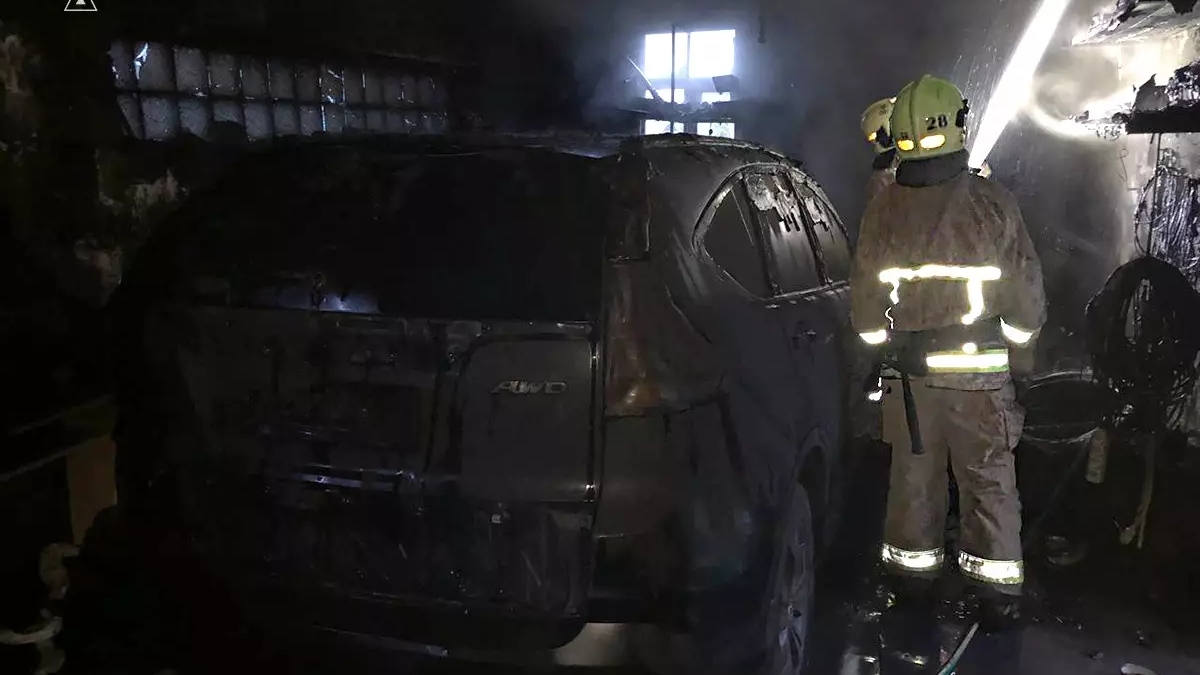 Пожежа в гаражі Нікополя знищила автомобіль «Honda CR-V»