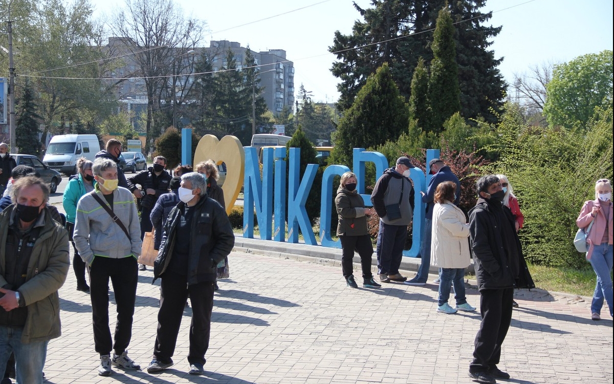 Мітинг у місті Нікополь: мер попросив пробачення перед людьми