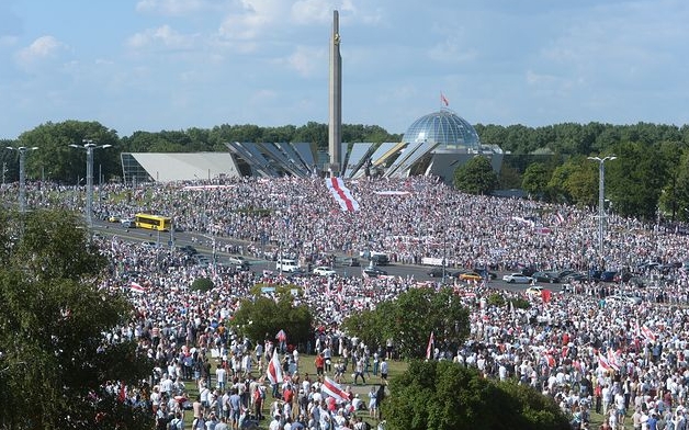 Білорусь. Понад 100 000 людей вийшли на Марші Свободи в Мінську