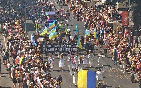 Українська колона на БрайтонПрайді у Великобританії: FREE AZOV